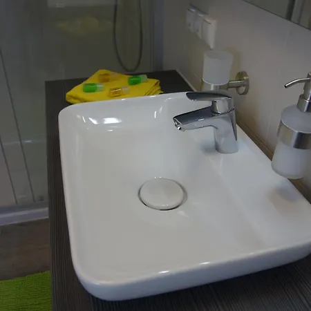 Apartment Race & Rest *