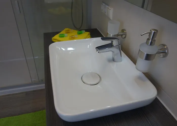 Apartment Race & Rest *